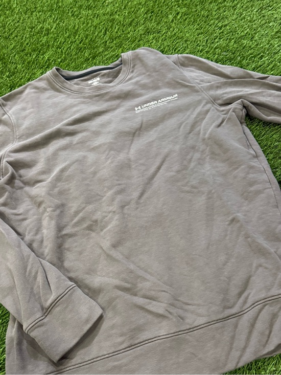 Under Armour Tops - Under Armour Crewneck Sweatshirt